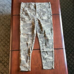 American eagle camo high rise cropped jegging size 14
